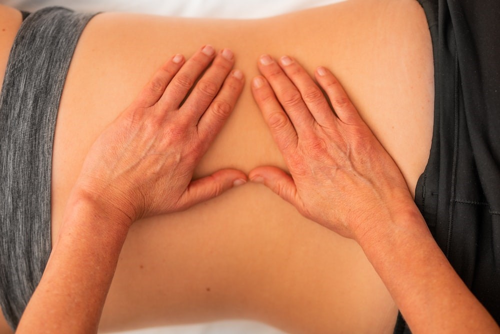 Osteopathische Behandlung bei Rückenschmerzen während der Schwangerschaft